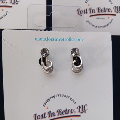 CLIP ON EARRINGS AND BROOCHES (2)
