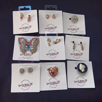 CLIP ON EARRINGS AND BROOCHES (3)