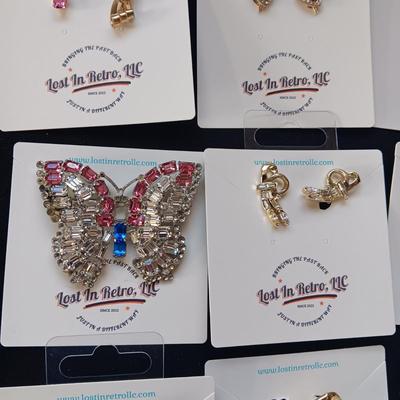 CLIP ON EARRINGS AND BROOCHES (3)