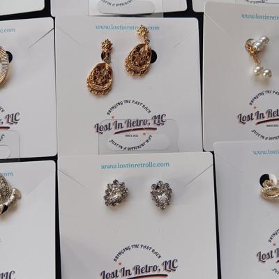 CLIP ON EARRINGS AND BROOCHES (4)