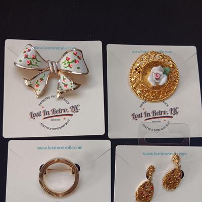 CLIP ON EARRINGS AND BROOCHES (4)