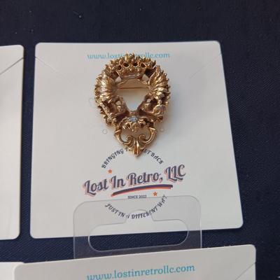 CLIP ON EARRINGS AND BROOCHES (4)