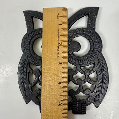 Vintage Set of 5 Cast Iron Owl Trivets Hot Pads