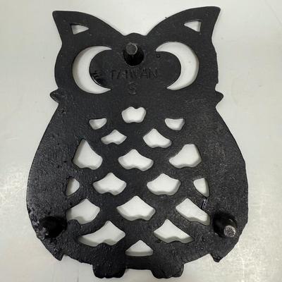 Vintage Set of 5 Cast Iron Owl Trivets Hot Pads