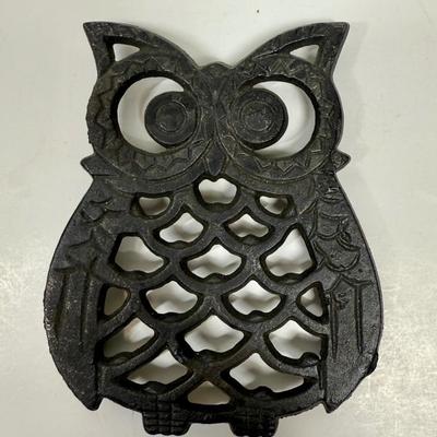 Vintage Set of 5 Cast Iron Owl Trivets Hot Pads