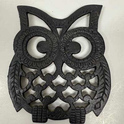 Vintage Set of 5 Cast Iron Owl Trivets Hot Pads
