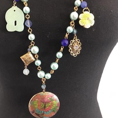 Super Cute Glass Colosseum Rhinestone Charm Necklace