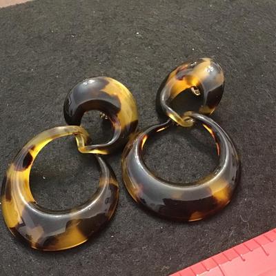 Beautiful Vintage Clip on Twist Hoop Earrings