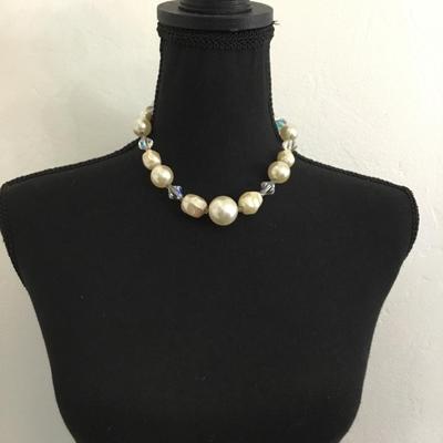 Beautiful vintage chunky beaded faceted glass beaded choker style necklace