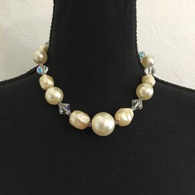 Beautiful vintage chunky beaded faceted glass beaded choker style necklace