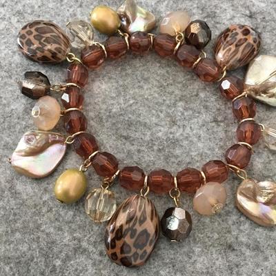 Super cute stretch bracelet