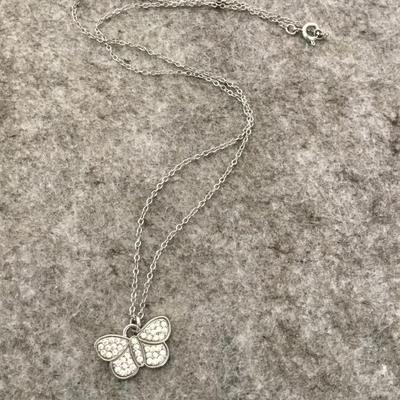 Beautiful vintage, Silvertone rhinestone butterfly fashion necklace