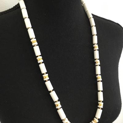 Vintage white beaded necklace barrel clasp