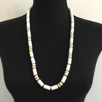 Vintage white beaded necklace barrel clasp