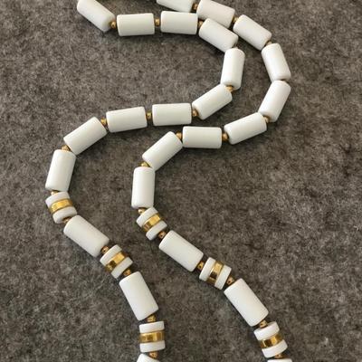 Vintage white beaded necklace barrel clasp