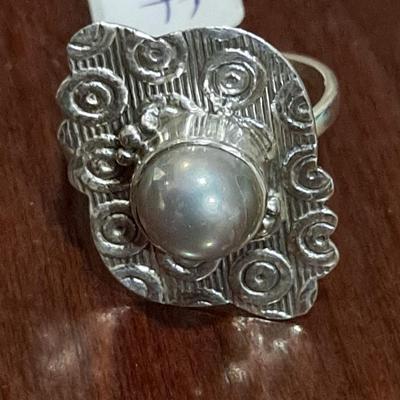 Vintage Saltwater Pearl in Silver Ring