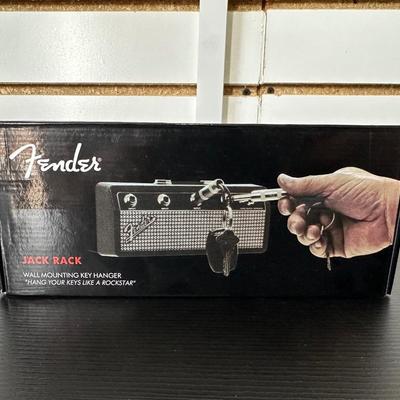 FENDER KEYRING AMPLIFIER LOOK HOLDER & MICROPHONE GUITAR PLAYER
