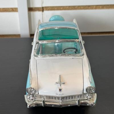 DIE-CAST '55 FORD FAIRLANE CROWN VICTORIA MODEL CAR