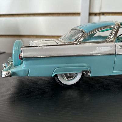 DIE-CAST '55 FORD FAIRLANE CROWN VICTORIA MODEL CAR
