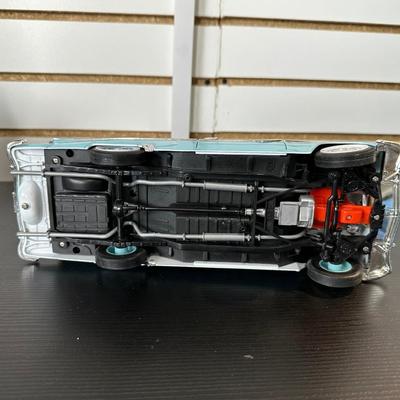 DIE-CAST '55 FORD FAIRLANE CROWN VICTORIA MODEL CAR