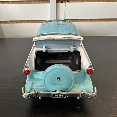 DIE-CAST '55 FORD FAIRLANE CROWN VICTORIA MODEL CAR