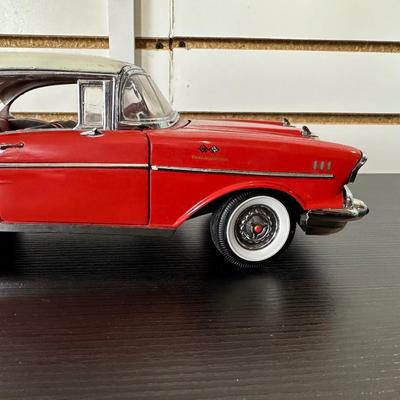 DIE-CAST '57 CHEVROLET MODEL CAR