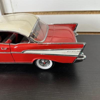 DIE-CAST '57 CHEVROLET MODEL CAR