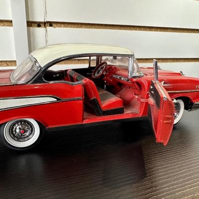DIE-CAST '57 CHEVROLET MODEL CAR