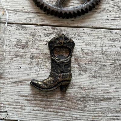 NEON LOOK LIGHTED SIGN PLUS IRON DECOR (2)