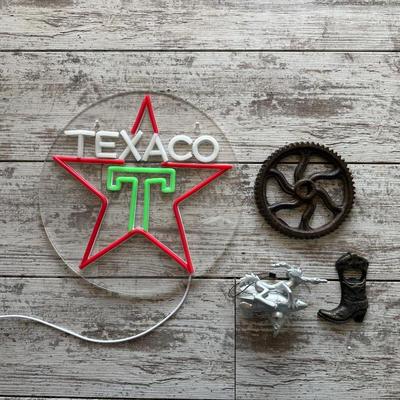 NEON LOOK LIGHTED SIGN PLUS IRON DECOR (4)