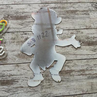 NEON LOOK LIGHTED SIGN PLUS A LEPRECHAUN SIGN