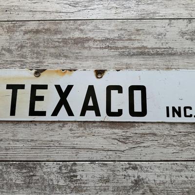 METAL SIGN, LICENSE PLATES AND AUTO INSURANCE/REGISTRATION HOLDER