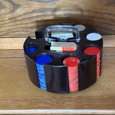 POKER CHIPS & CARDS IN A REVOLVING HOLDER