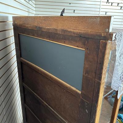 ANTIQUE DISPLAY/CURIO CABINET