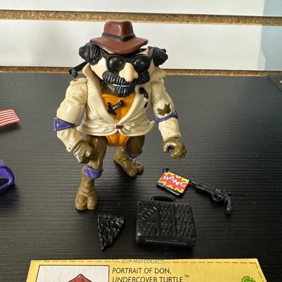 TMNT "FUGITOID", "DON UNDERCOVER TURTLE" & "PRO PILOT DON" ACTION FIGURES