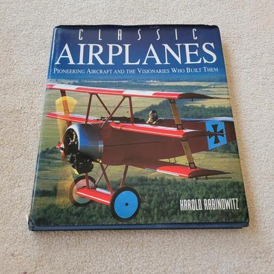 Aviation Art and Books (LR-EL)