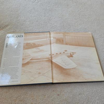 Aviation Art and Books (LR-EL)