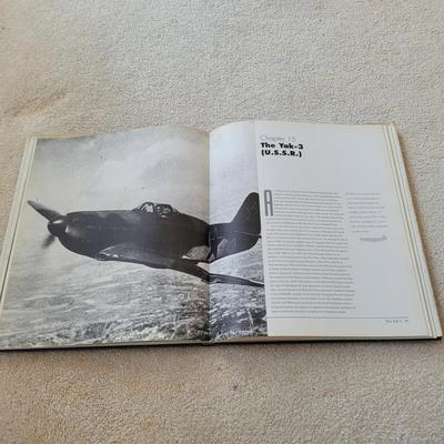 Aviation Art and Books (LR-EL)
