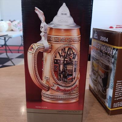 MILLER 2004 MILLER HOLIDAY & BUDWEISER BEER STEIN W/PEWTER TOP