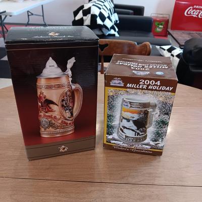 MILLER 2004 MILLER HOLIDAY & BUDWEISER BEER STEIN W/PEWTER TOP
