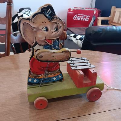 DUMBO MUSICAL PULL TOY