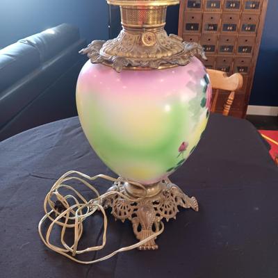 BEAUTIFUL HAND PAINTED GLASS GLOBE OIL LAMP CONVERTED TO ELECTRIC