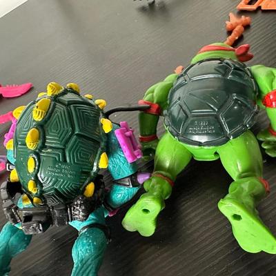 VINTAGE NINJA TURTLE ACTION FIGURES