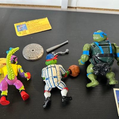 VINTAGE NINJA TURTLE ACTION FIGURES