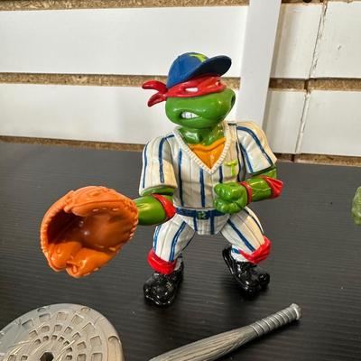VINTAGE NINJA TURTLE ACTION FIGURES