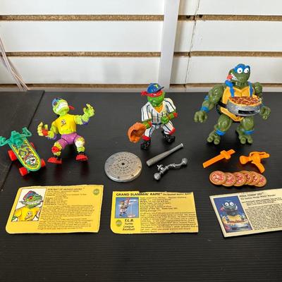 VINTAGE NINJA TURTLE ACTION FIGURES