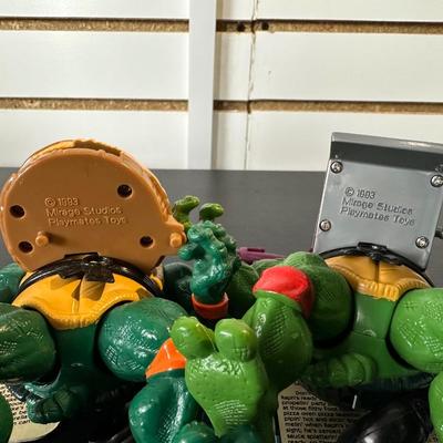 NINJA TURTLE ACTION FIGURES