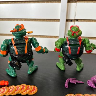 NINJA TURTLE ACTION FIGURES