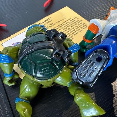 NINJA TURTLE ACTION FIGURES