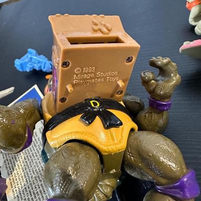 NINJA TURTLE ACTION FIGURES